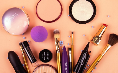Cosmétiques 2024, innovations biotech et algorithmes transforment la routine beauté