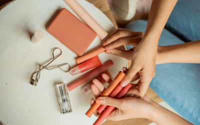 Innovation cosmétique 2024 : boom marché, biotech et formules waterless